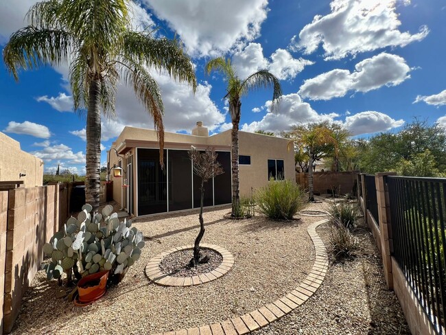 Building Photo - Southwestern Home Adjoining Natural Desert...