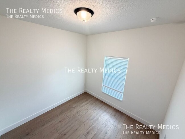 Building Photo - 430 Wellwood St SW