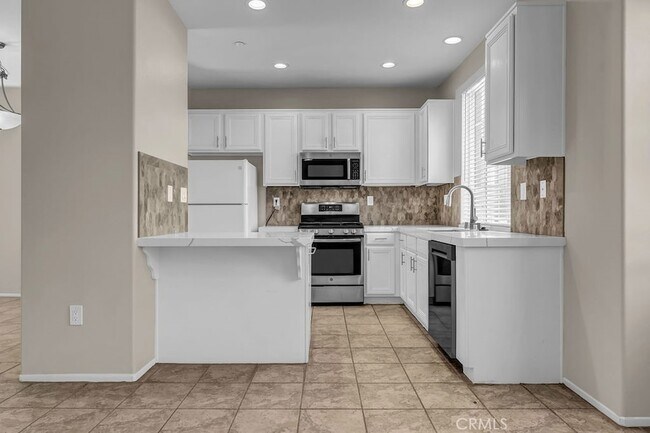 Building Photo - 210 Timberwood