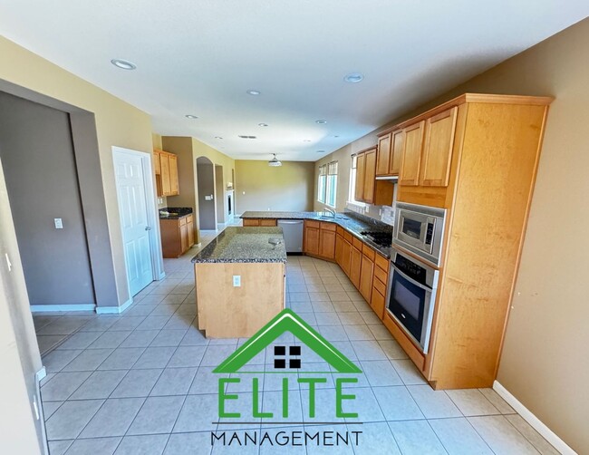 Building Photo - **Charming 4-Bed, 3-Bath Home in Prime Ros...