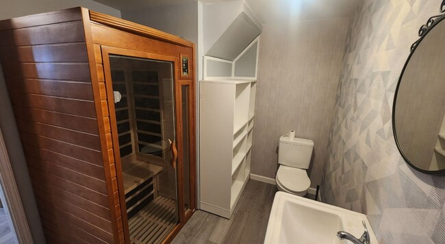 Building Photo - Washington - 3 Bedroom 1 Bathroom - Update...