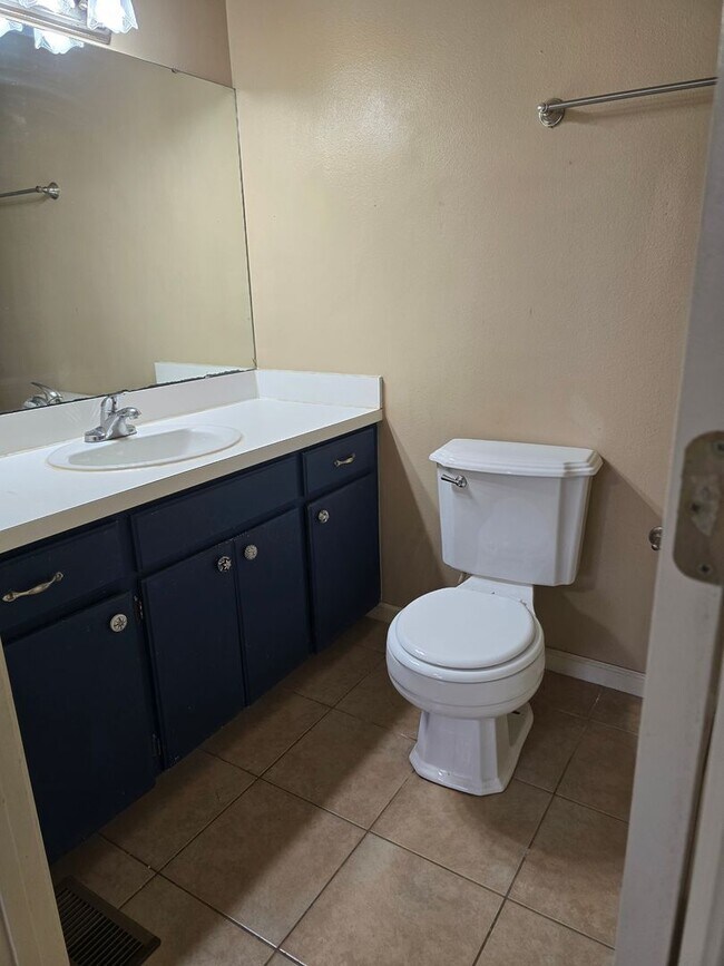 Building Photo - Lakeside School District