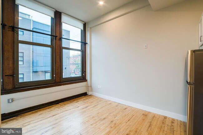 Building Photo - 1300 S 19th St