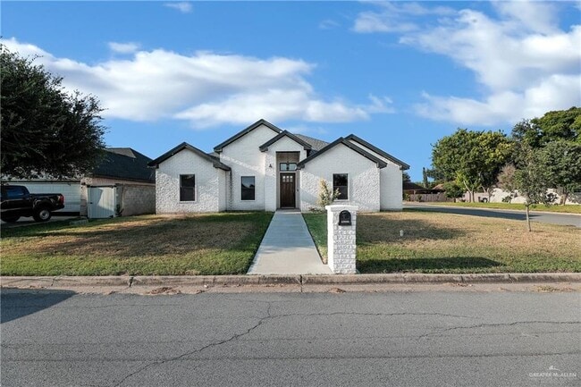 Building Photo - 4000 W Hackberry Ave