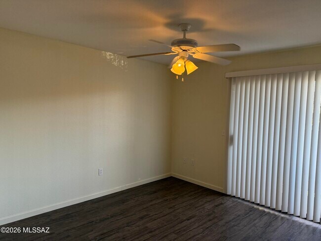 Building Photo - 5751 N Kolb Rd