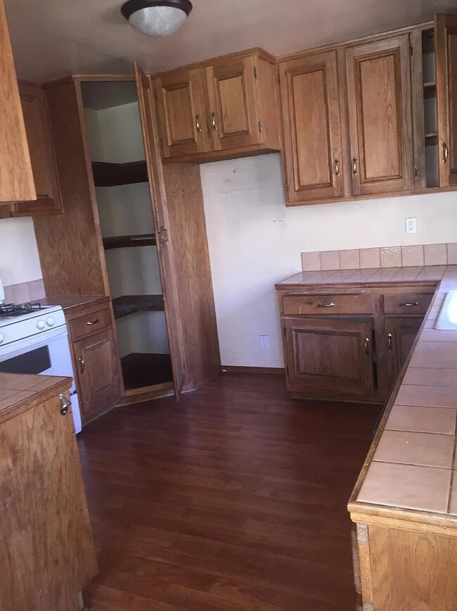 Building Photo - 2704 Tirol Dr