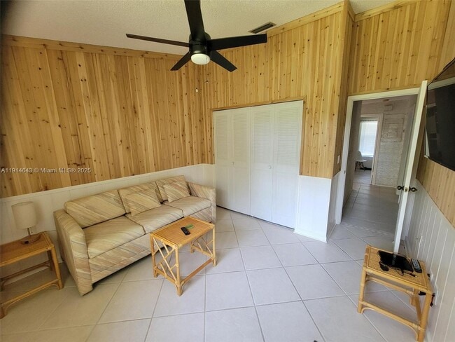 Building Photo - 469 Long Bow Ct