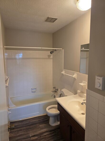 Bathroom - 308 Laval Hts