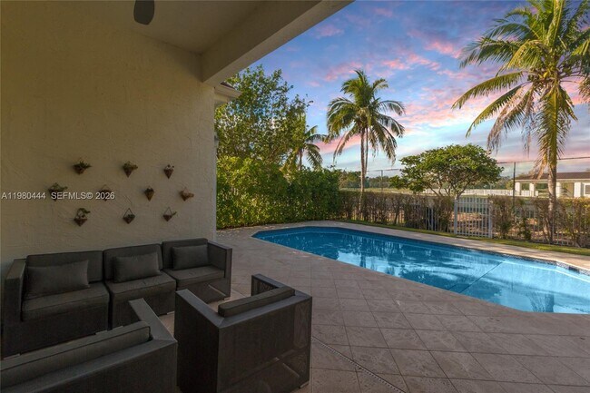 Building Photo - 1651 NE 196th St