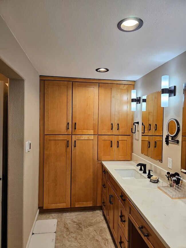 Building Photo - 978 SW Princeton Pl