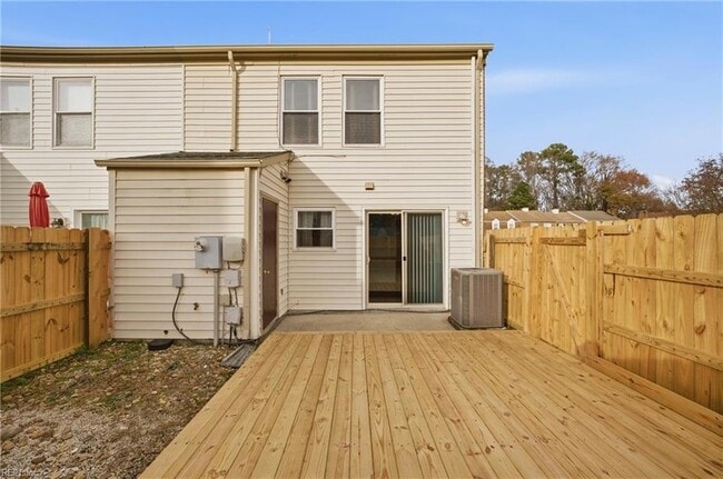 Building Photo - 725 Mill Landing Rd