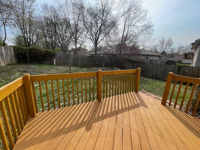 Building Photo - 4 Bedroom Home in SE Springfield!