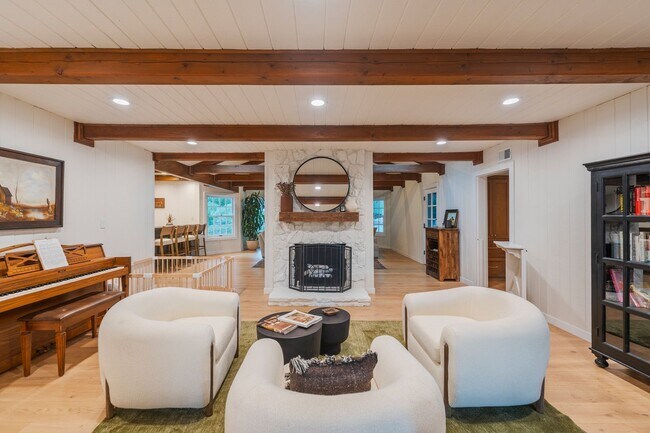 Building Photo - Beautiful Tarzana Rental!