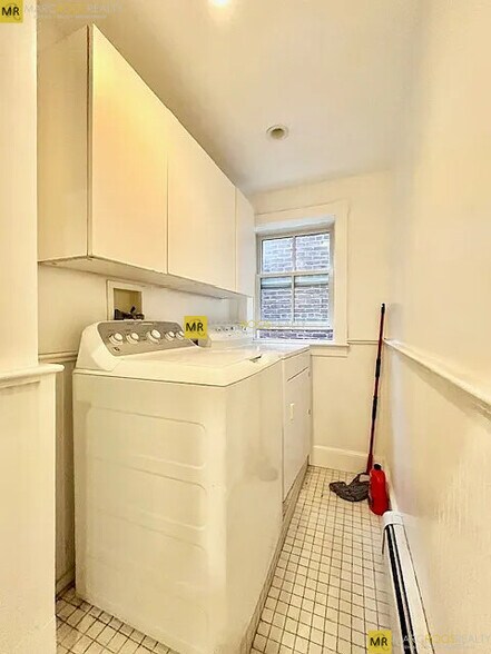 Building Photo - 153 Highland St