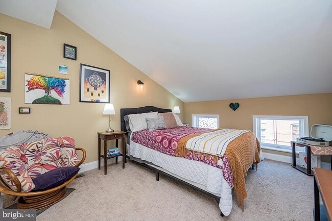 Building Photo - 217 S Regester St