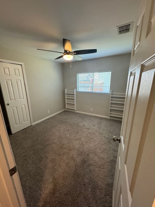 Building Photo - Nice Open  1 story 3 bedroom 2 bath in wes...