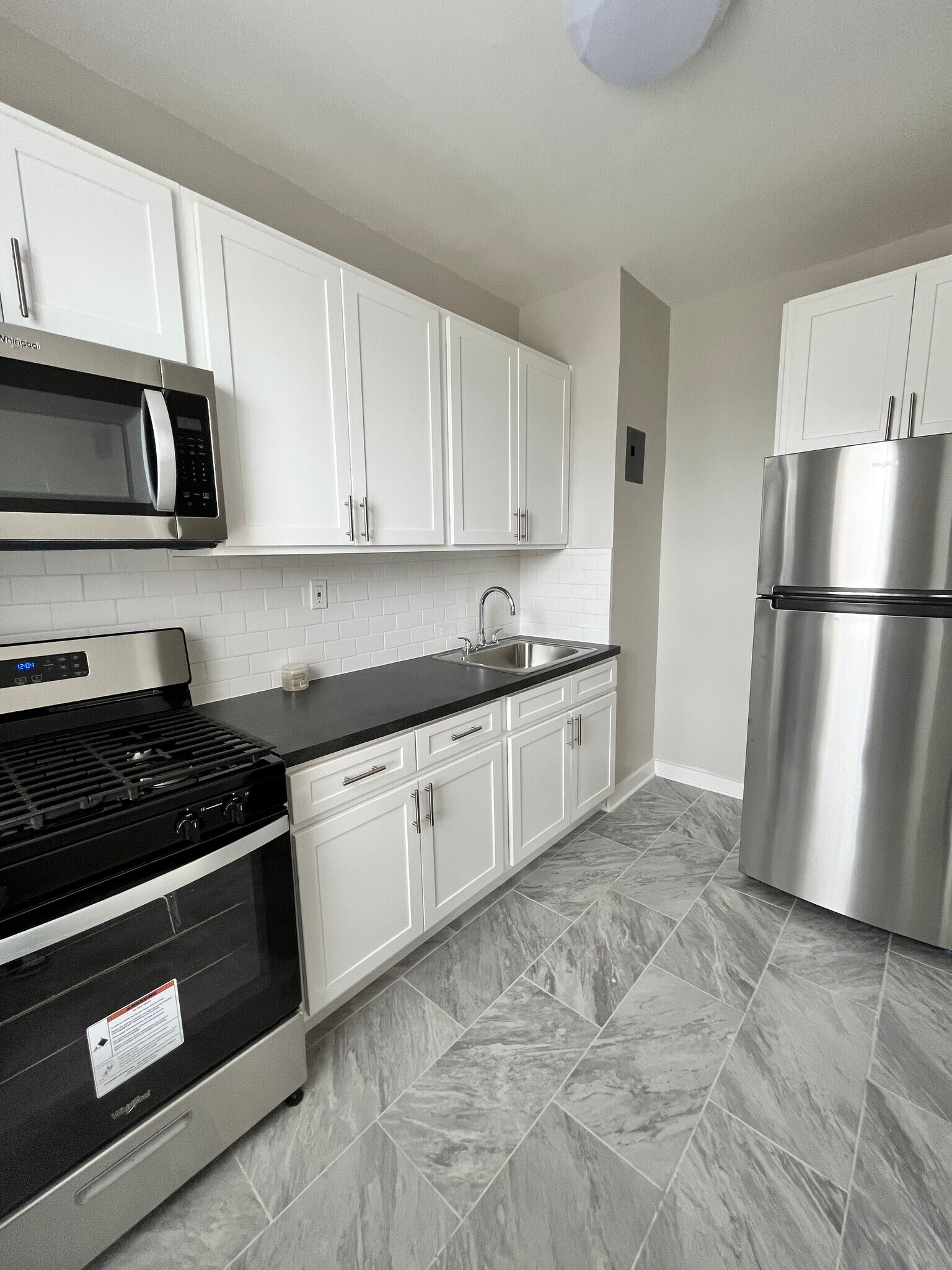 9 Bentley Ave 14 - 13 Bentley Ave