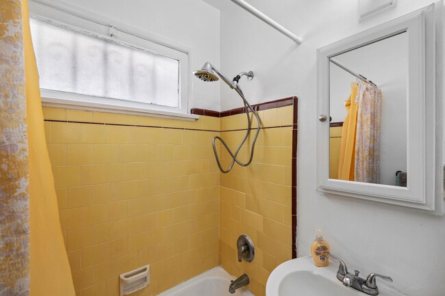 Bathroom - 11053 Venice Blvd