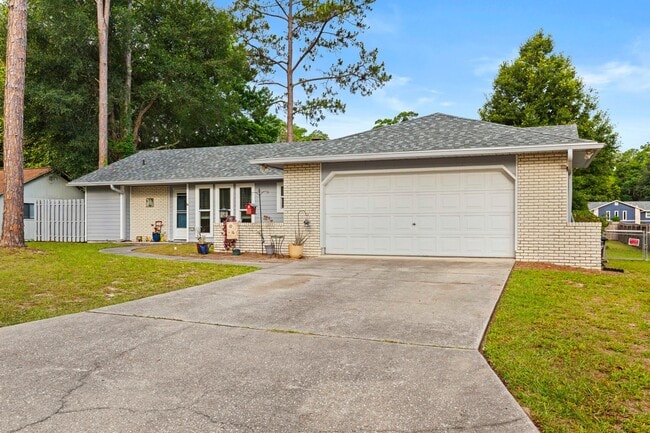 Building Photo - Beautifully updated 3 bedroom 2 bath home ...