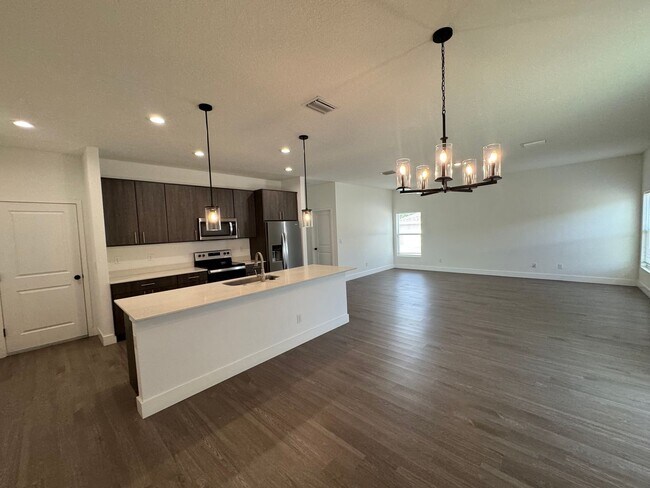 Building Photo - BEAUTIFUL 4 BD/2 BA Home in Palm Bay! Great Location!