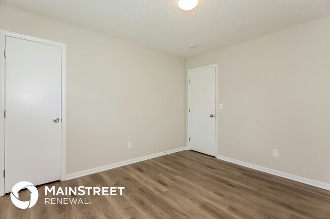 Building Photo - 2419 Sandlewood Dr