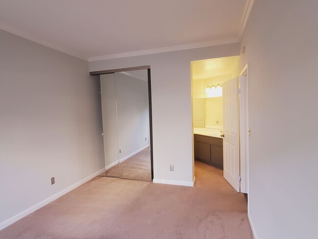 Building Photo - First Floor Condo