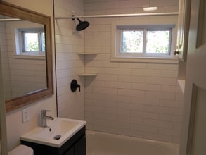 Building Photo - 186 Grasmere Ave