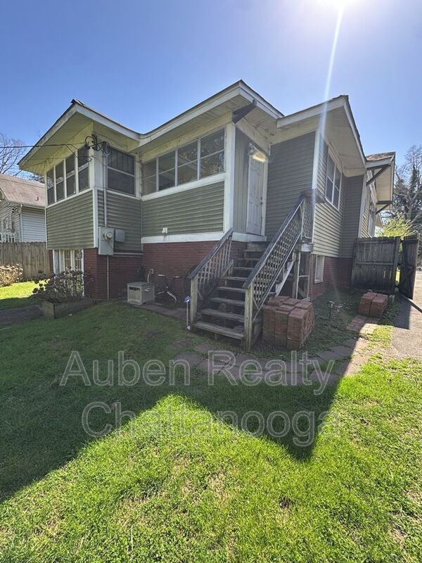 Building Photo - 3211 Montview Dr