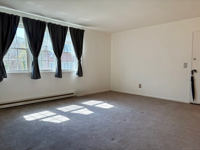 Building Photo - 39 Briarwood Ln