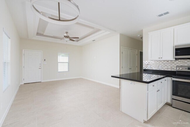 Building Photo - 10 English N Ave