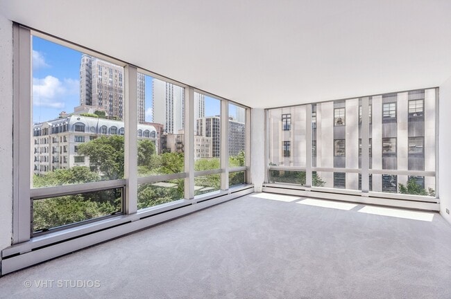 Building Photo - 1300 N Astor St