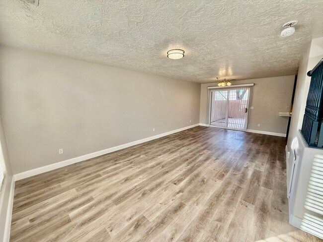 Building Photo - 1065 N 1620 W