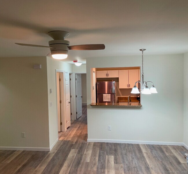 Building Photo - 8 Rose Ln