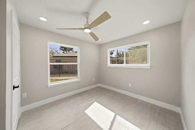 Building Photo - Fully Renovated 4-Bedroom in Northwest Houston with a Private Gated Drive
