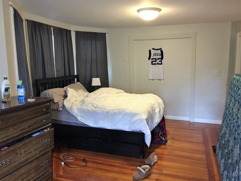 Building Photo - 519 Main St