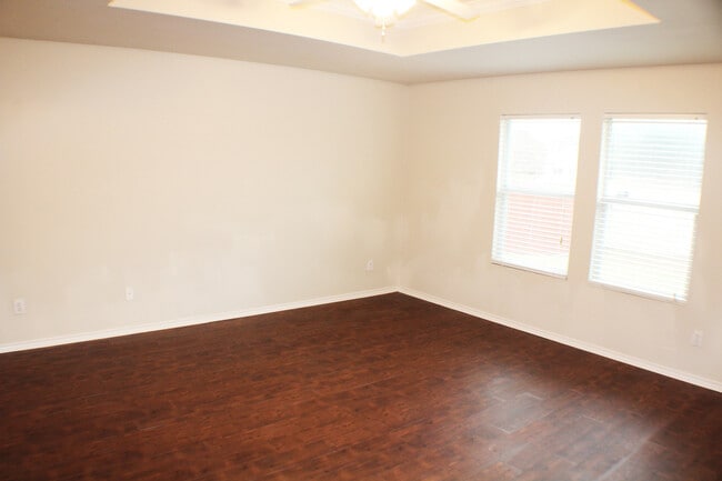 Building Photo - Great One story home in Enclave and Willow...