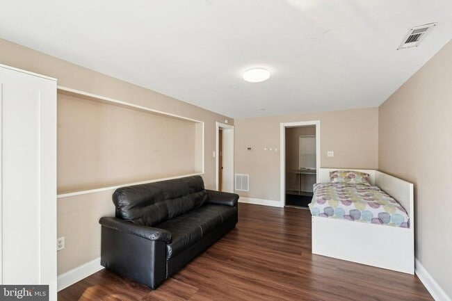 Building Photo - 614 Wises Mill Rd