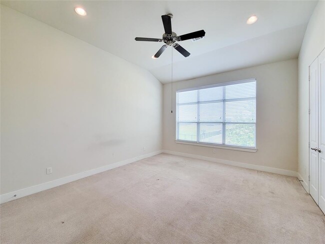 Building Photo - 1815 Crestdale Dr