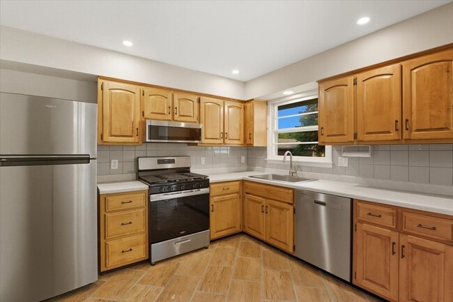 Building Photo - 2124 Burr Oak Ln