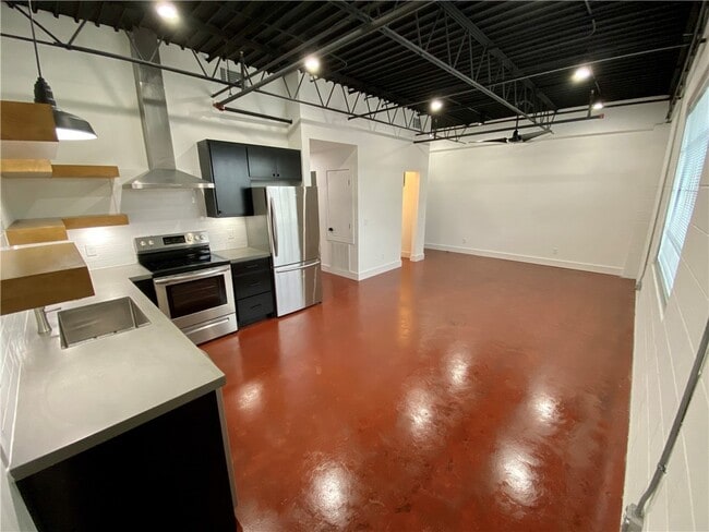 Building Photo - 111 S Main St