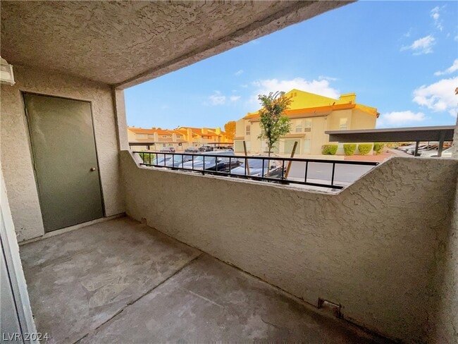 Building Photo - 3749 Carlyle Dr
