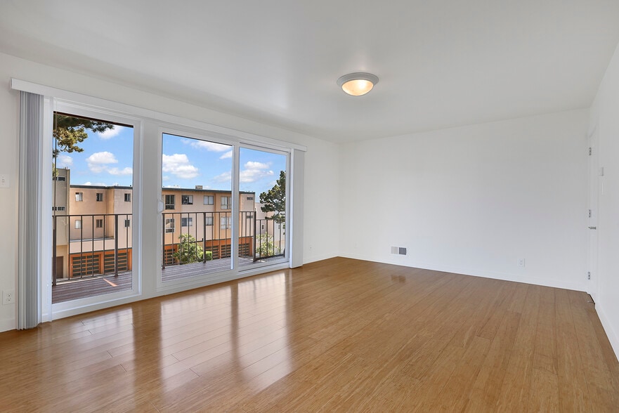 Building Photo - 67 Parkridge Dr