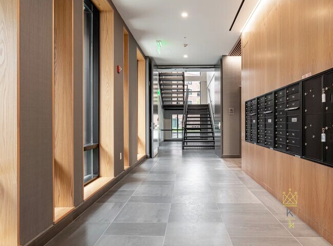 Building Photo - 627 Columbus Ave