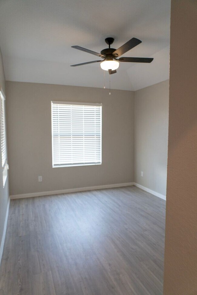 Building Photo - Spacious 3/2 Dream in Converse TX