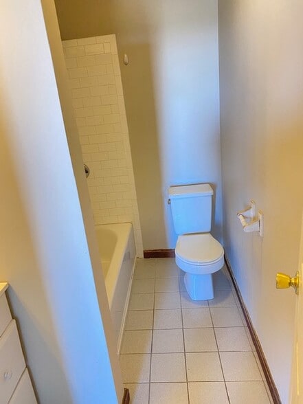 Building Photo - 10 Belmont St