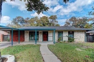 Building Photo - 202 Prairie Dell Ave