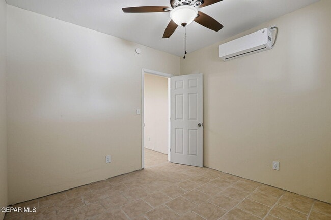 Building Photo - 400 De Vargas Dr