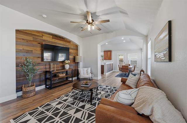 Building Photo - 3321 Versante Dr