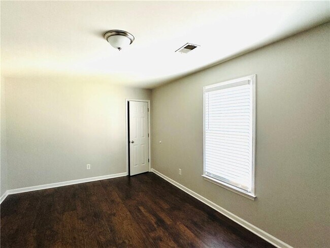 Building Photo - 2020 Bentwood Ct