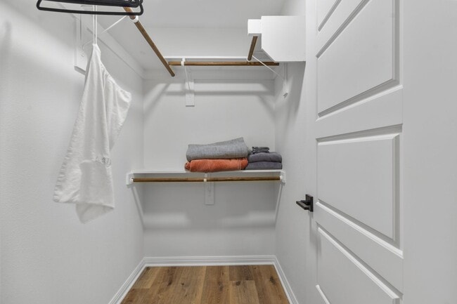 Building Photo - FULLY FURNISHED Townhome in Bobcat Village!